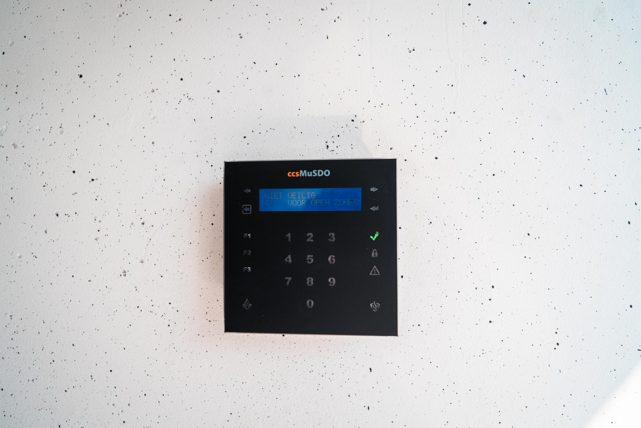 Alarminstallatie bestaande uit